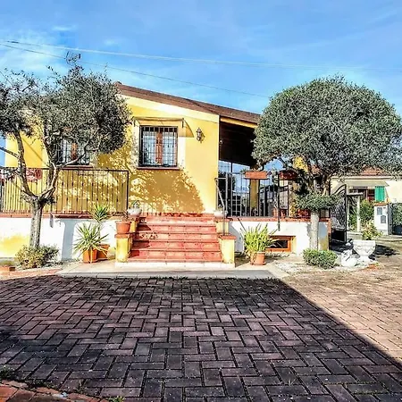 -villa Gardenia- Private Garden & Free Parking Villa Sarzana