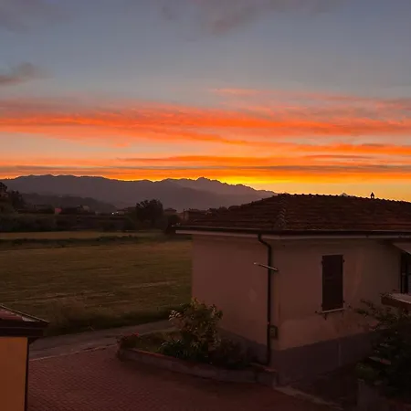-villa Gardenia- Private Garden & Free Parking Villa Sarzana